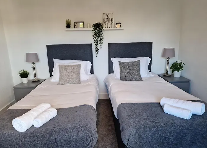 The Firs - 3 Bed Bungalow With Parking