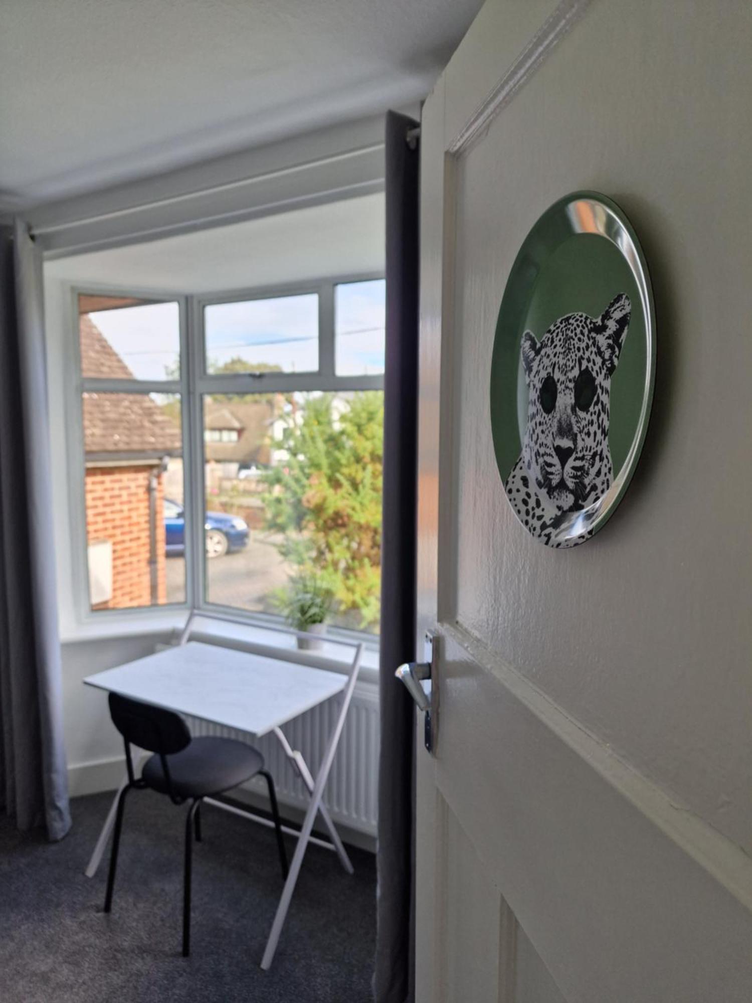 The Firs - 3 Bed With Parking