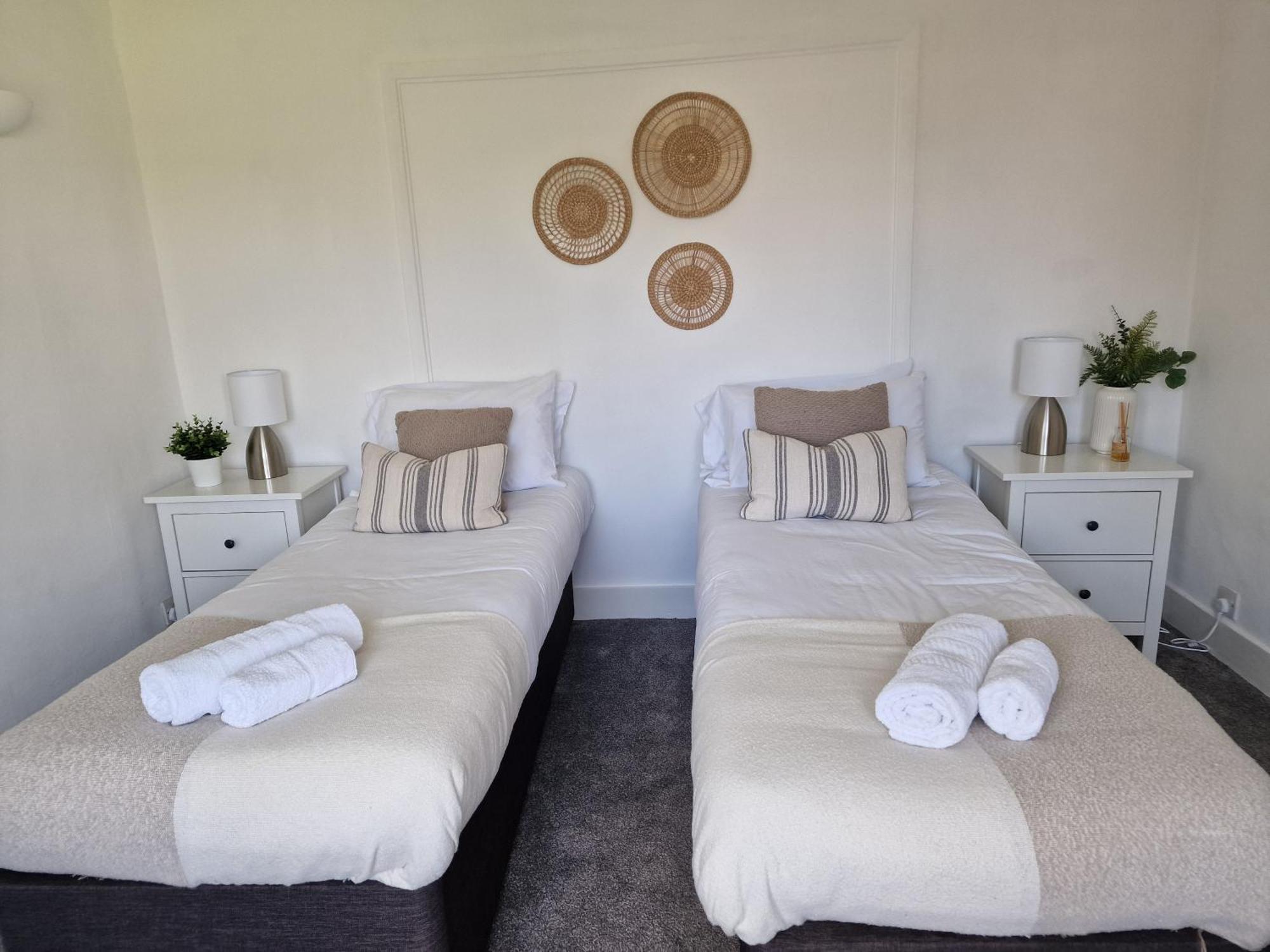 The Firs - 3 Bed With Parking Holiday home *